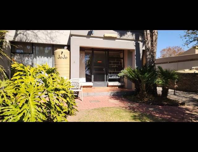 6 BEDROOM HOUSE FOR SALE IN SECUNDA CENTRAL